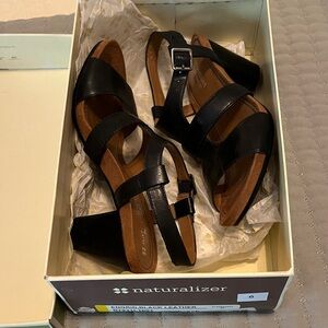 Naturalizer Engrid Black size 6 sandal.